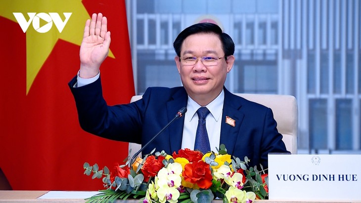 Vietnamese, Chinese top legislators hold online talks  - ảnh 2