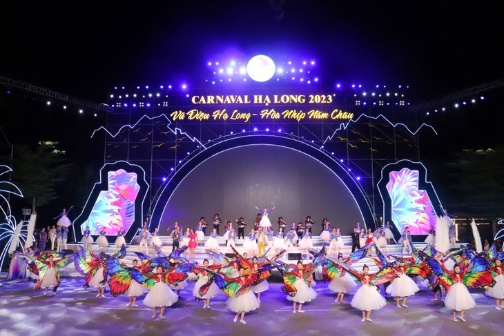 Ha Long Carnival 2023 dazzles with colors - ảnh 1