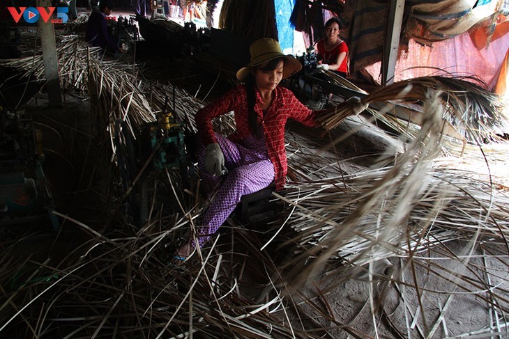 Ancient weaving village in HCMC  - ảnh 4