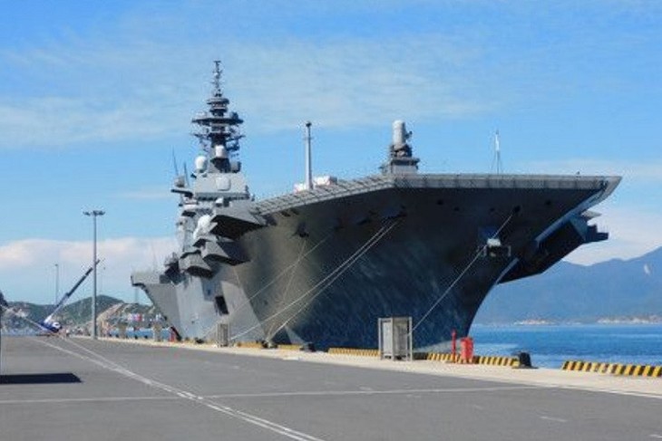 Japan's naval ships dock at Cam Ranh Port for Vietnam visit - ảnh 1