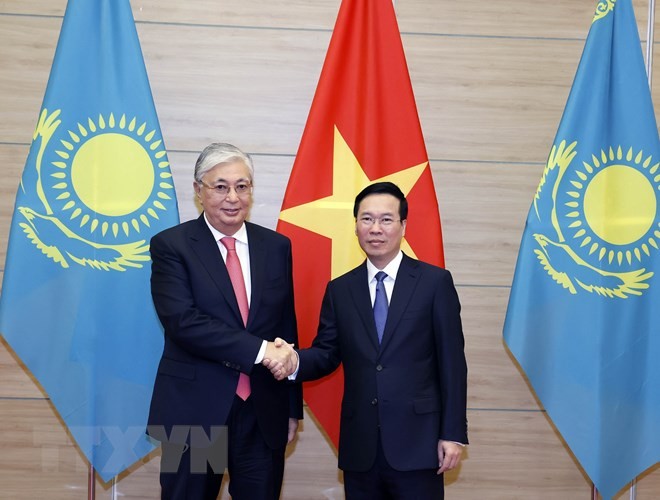 Vietnam, Kazakhstan are good friends in new development path, says President Vo Van Thuong - ảnh 1