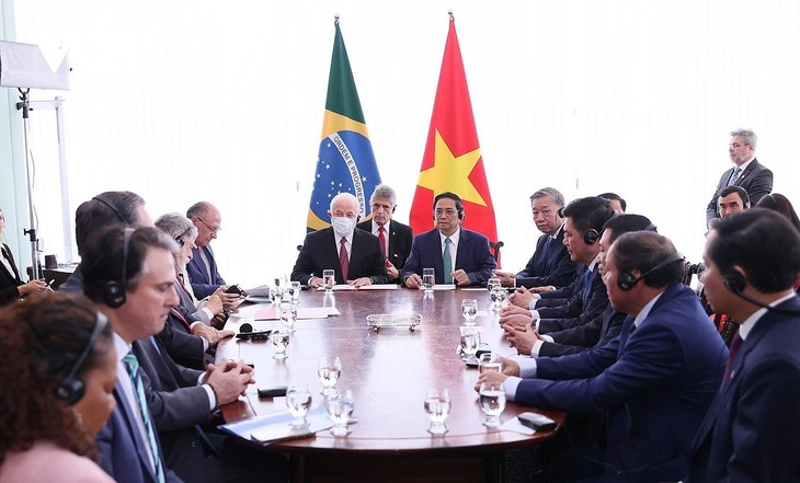 Vietnamese, Brazilian leaders agree on increasing mutual visits and meetings at all levels - ảnh 1