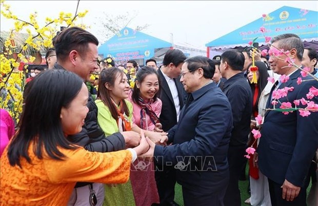 Prime Minister presents Tet gifts to needy in Thanh Hoa province - ảnh 1