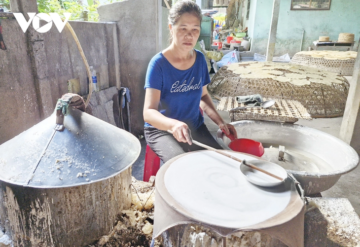 Da Nang city’s traditional craft villages rush into Tet season - ảnh 1