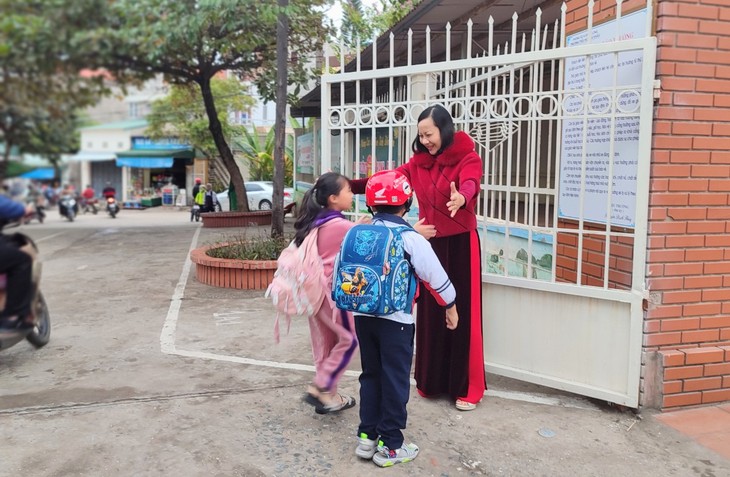 “Happy School” spreads love in Vietnam - ảnh 1