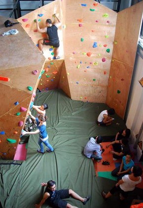 Escalade en salle : première compétition pour des amateurs de l'alpinisme - ảnh 2