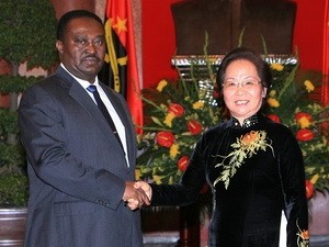 Le vice-président angolais reçu par les dirigeants Vietnamiens - ảnh 1
