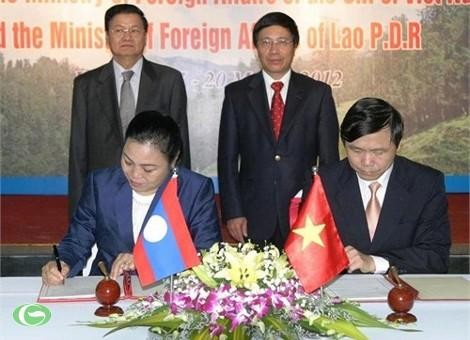 Accord de coopération entre les ministères des AE du Vietnam et du Laos - ảnh 1