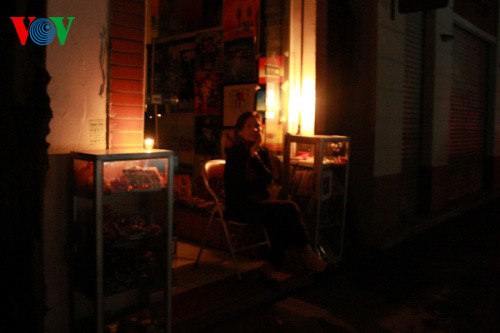60 minutes sans lumière électrique à Hanoi - ảnh 1