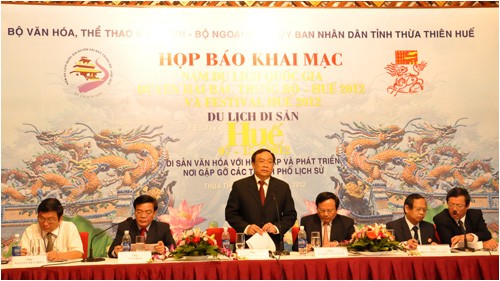 Conférence de presse sur l'année du tourisme 2012 et le Festival de Huê  - ảnh 1