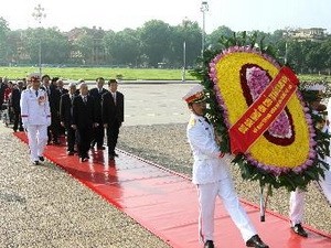 Activités à l'occasion du 122e anniversaire du président Ho Chi Minh - ảnh 1