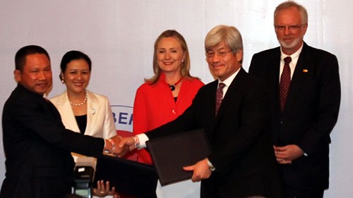 Hillary Clinton rencontre des entrepreneurs vietnamiens - ảnh 1