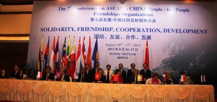 Clôture de la conférence des organisations d'amitié des peuples ASEAN-Chine - ảnh 1