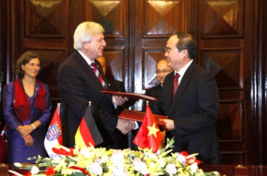 Volker Bouffier reçu par des dirigeants vietnamiens - ảnh 1