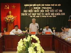 Le SG du PCV et le président de la république rencontrent l’électorat - ảnh 1