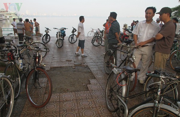 Vélos anciens - un loisir du troisième âge hanoien - ảnh 1