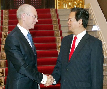 Herman Van Rompuy solennellement accueilli au Vietnam - ảnh 3