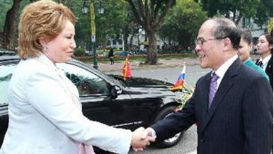 La présidente du Sénat russe reçue par les plus hauts dirigeants du Vietnam - ảnh 1
