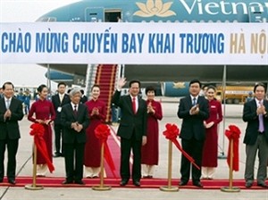 Le Premier ministre assiste à l’inauguration de l’aéroport international de Phu  - ảnh 1