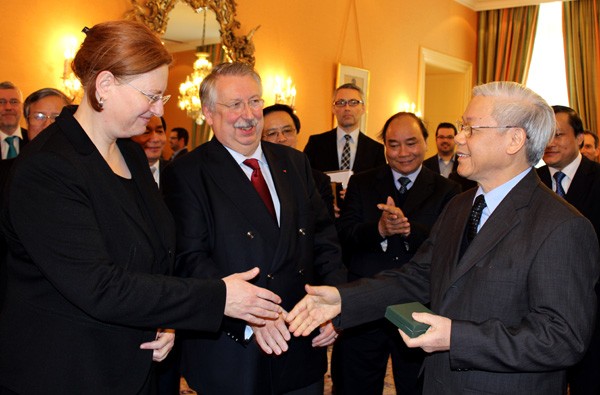 Nguyen Phu Trong rencontre les présidents des deux chambres du parlement belge - ảnh 1