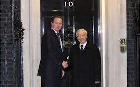 Le secrétaire général du Parti Nguyen Phu Trong rencontre le PM britannique - ảnh 1