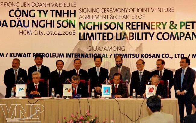 Le Premier ministre assiste à la signature du contrat EPC Nghi Son  - ảnh 1