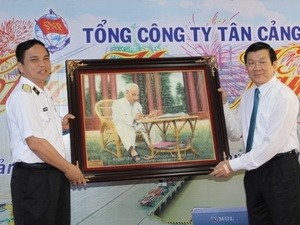 Truong Tan Sang rend visite à la compagnie générale Tan Cang Sai Gon - ảnh 1