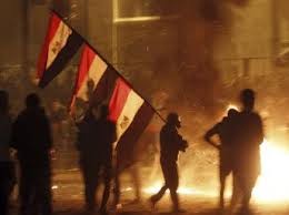 Egypte : Nouveaux affrontements entre la police et des manifestants à Port-Saïd  - ảnh 1