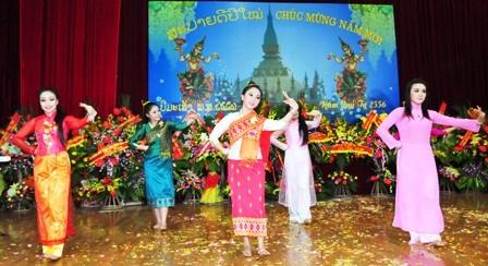 La vice-présidente vietnamienne célèbre le Nouvel An laotien - ảnh 1