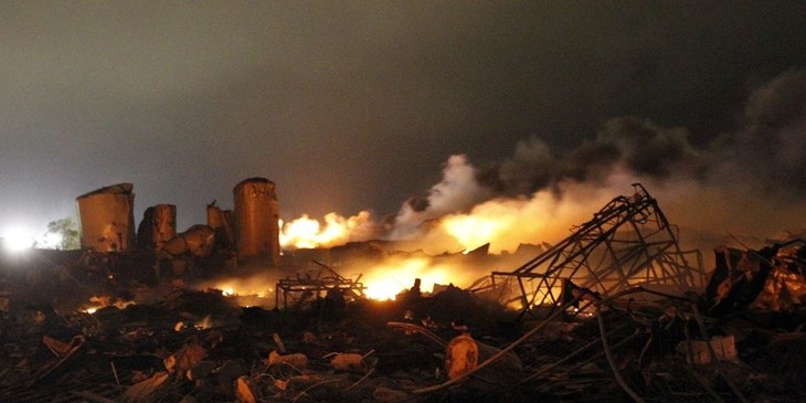 Etats Unis: énorme explosion dans une usine d'engrais au Texas - ảnh 1