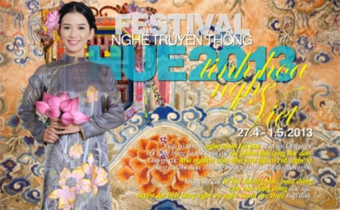 Le Japon et la France participent au festival des métiers traditionnels de Huê 2013 - ảnh 1
