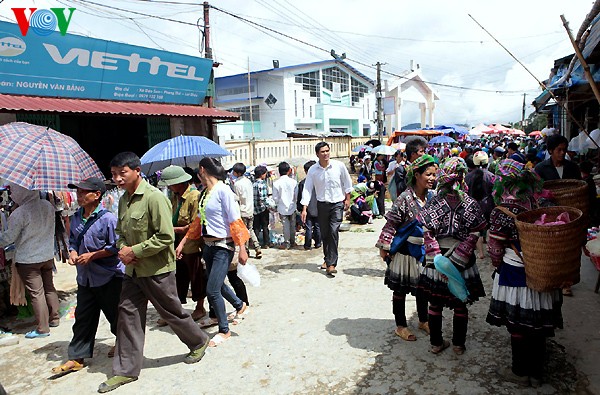 Un marché forain à Dào San - Lai Châu - ảnh 4