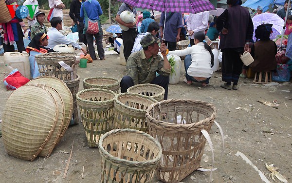 Un marché forain à Dào San - Lai Châu - ảnh 12