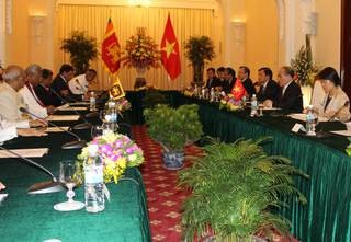 Entretien entre les deux présidents des parlements vietnamien et sri lankais - ảnh 1