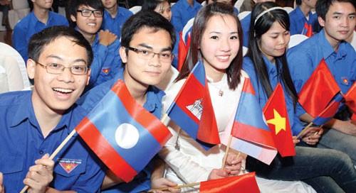 Début de la rencontre amicale entre les jeunes vietnamiens et laotiens - ảnh 1