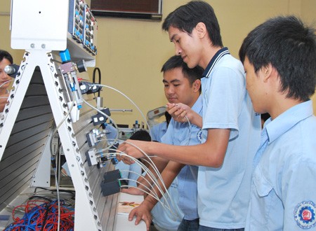 Le Vietnam crée plus de 7 millions d'emplois au cours des 5 dernières années - ảnh 1
