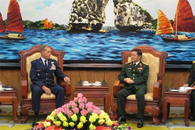 Le Vietnam et les Etats Unis échangent leurs expériences dans le transport militaire - ảnh 1