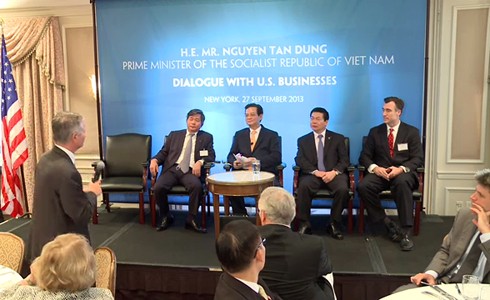  Le chef du gouvernement vietnamien dialogue avec les premiers groupes américains - ảnh 1