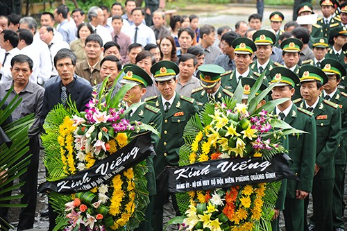 Dernier hommage au général Giap à Quang Binh, en dépit des intempéries - ảnh 1