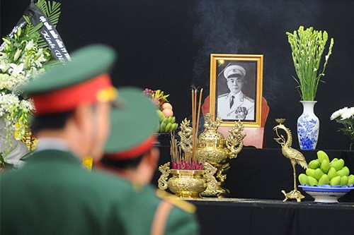 Dernier hommage au général Giap à Quang Binh, en dépit des intempéries - ảnh 4