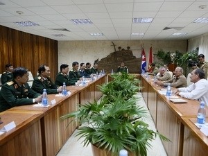 Le Vietnam et Cuba intensifient leur coopération dans la défense - ảnh 1