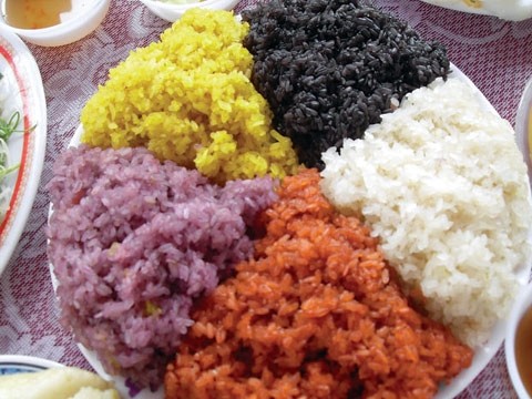 Le xôi ngu sac ou le riz gluant aux cinq couleurs  - ảnh 1