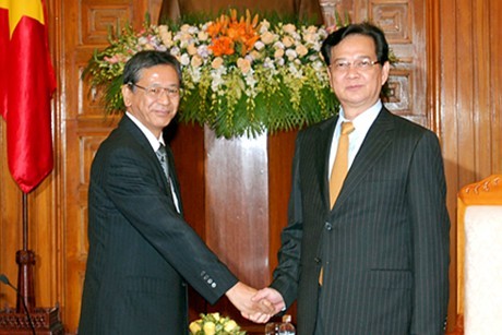 Le Premier Ministre reçoit le nouvel ambassadeur japonais - ảnh 1