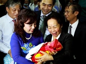 Le Vietnam accueille son quatre-vingt dix millionième citoyen   - ảnh 1