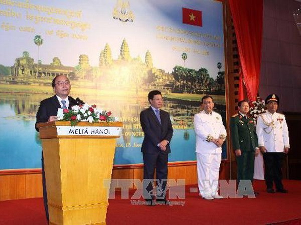 Célébration à Hanoï de la 60ème fête nationale cambodgienne - ảnh 1