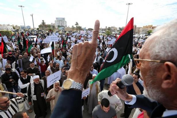Libye : au moins 31 morts dans des heurts entre miliciens et habitants à Tripoli - ảnh 1