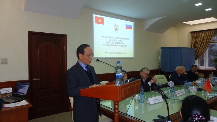 Inauguration à Moscou d’une salle de classe dédiée au président Ho Chi Minh  - ảnh 2