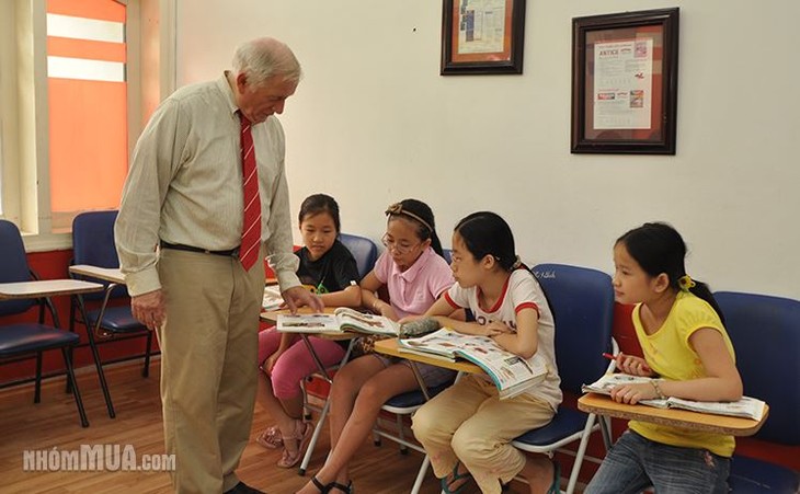Une école d’enseignement de Vietnamien honorée par l’académie britannique - ảnh 1