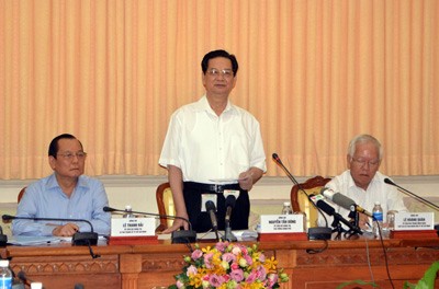 Le Premier Ministre Nguyen Tan Dung travaille avec les dirigeants de Ho Chi Minh-ville - ảnh 1