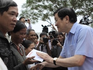 Le président Truong Tân Sang rend visite aux sinistrés des crues de Quang Nam - ảnh 1